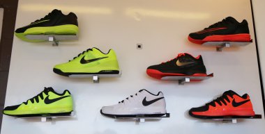 Nike yeni tenis ayakkabıları Nikecourt ay Ballistec 1.5 efsane Rafael Nadal logolu bize açık 2015 sırasında sunulan