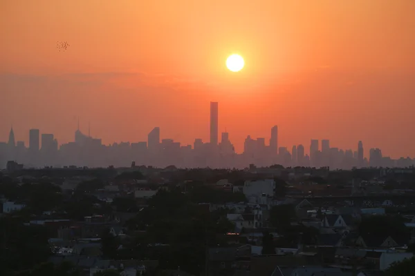 Panorama des toits de Midtown Manhattan au coucher du soleil — Photo