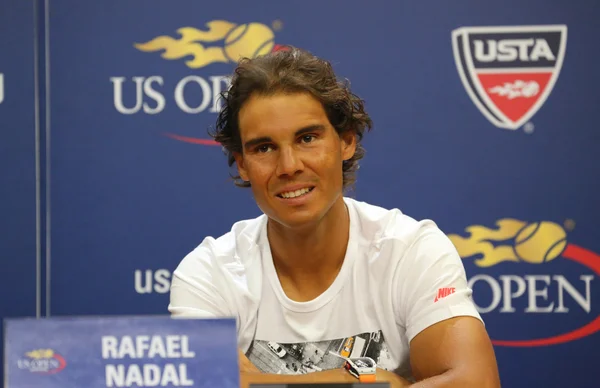 Czternaście razy Grand Slam mistrz Rafael Nadal Hiszpanii podczas konferencji prasowej przed nami otwarte 2015 — Zdjęcie stockowe