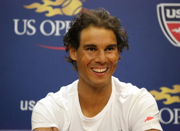 Fjorton gånger Grand Slam-mästare Rafael Nadal i Spanien under presskonferensen före oss öppna 2015 — Stockfoto