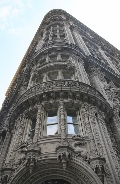 Fachada da famosa Alwyn Court no centro de Manhattan — Fotografia de Stock