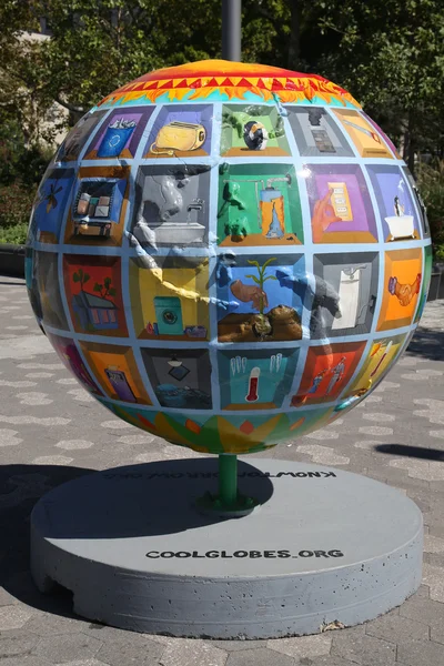 Cool globes exhibition at Battery Park in Lower Manhattan — Stock Photo, Image