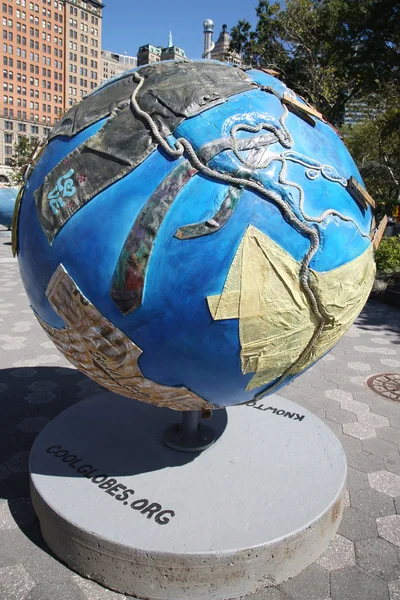 Cool globes tentoonstelling in Battery Park in Lower Manhattan — Stockfoto