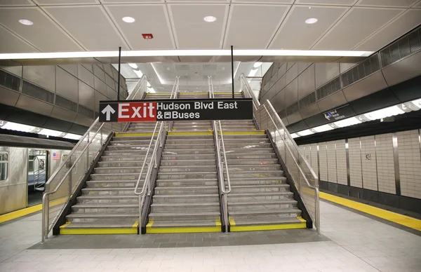 34 street -hudson yards U-Bahn-Station Innenarchitektur in manhattan — Stockfoto