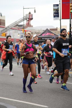 New York maratonunu koşucular 26.2 mil tüm beş Nyc borough yol çapraz