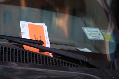 New York'ta araba ön cam üzerinde ihlali alıntının otopark yasadışı