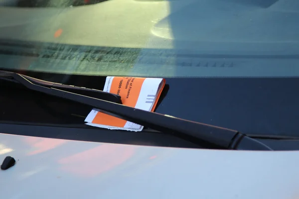 Illegal Parking Violation Citation On Car Windshield in New York — Stock Photo, Image