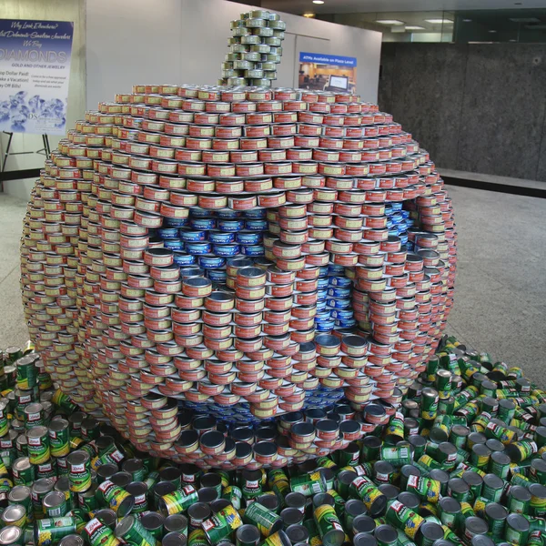 Food sculpture presented at 9th Annual Long Island Canstruction competition — Stockfoto