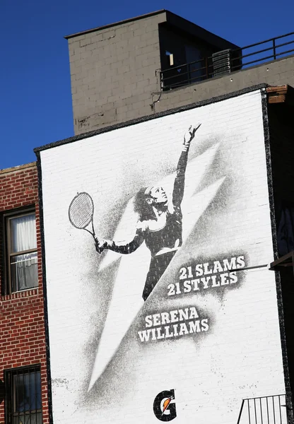 Arte mural temático de tenis inspirado en las victorias de la campeona del Grand Slam Serena Williams —  Fotos de Stock