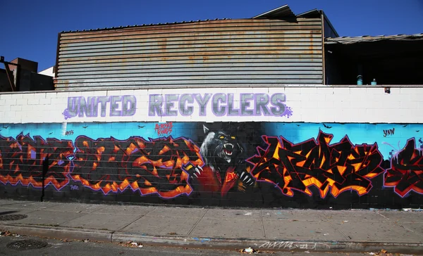 Graffiti kunst op East New York in Brooklyn. — Stockfoto