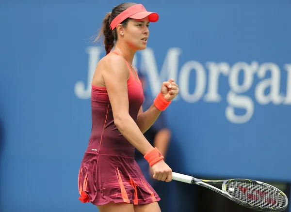 La campeona del Grand Slam Ana Ivanovic de Serbia en acción durante su primer partido de ronda en el US Open 2015 — Foto de Stock