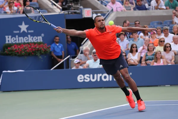 Professional tennis player Jo-Wilfried Tsonga of France in action during his quarterfinal match at US Open 2015 — Stockfoto