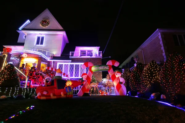 Exhibición de luces de decoración de casas de Navidad en Brooklyn — Foto de Stock