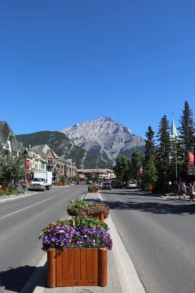 Slavný Banff Avenue v národním parku Banff — Stock fotografie