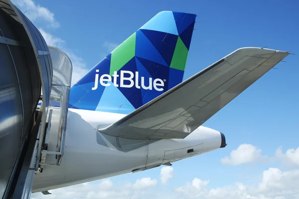 JetBlue Airbus A321 prism inspired design tailfin — Stock fotografie