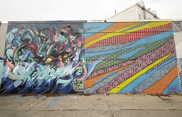 Arte murale a Wellington Court nella sezione Astoria nel Queens — Foto Stock