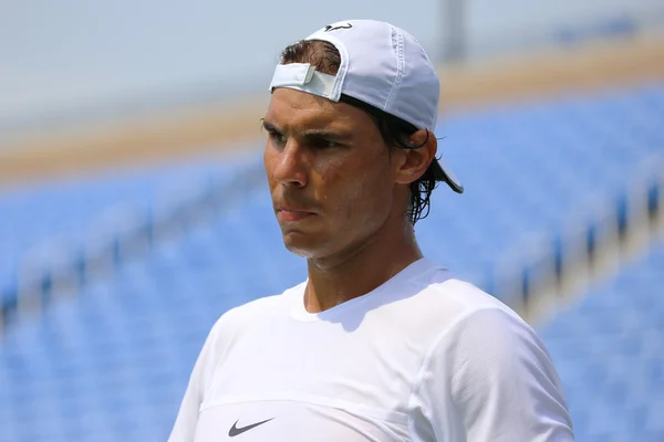 Veertien keer Grand Slam Champion Rafael Nadal van Spanje praktijken voor ons Open 2015 — Stockfoto