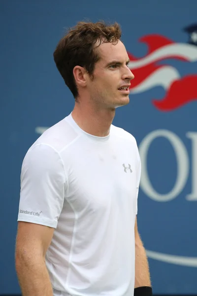 El campeón del Grand Slam Andy Murray en acción durante el partido de segunda ronda del US Open 2015 — Foto de Stock