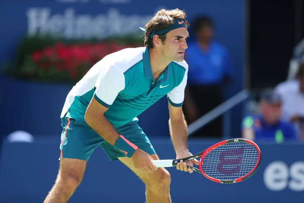 Dezessete vezes campeão do Grand Slam Roger Federer da Suíça em ação durante sua terceira rodada no US Open 2015 — Fotografia de Stock