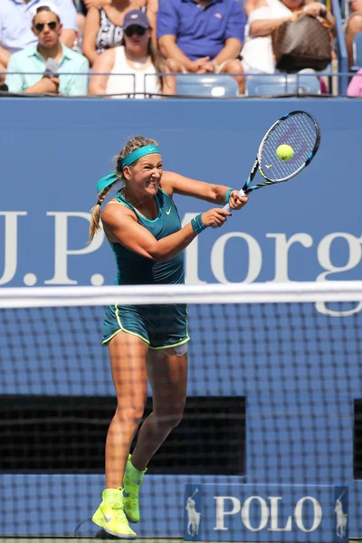 Twee keer Grand Slam champion Victoria Azarenka van Wit-Rusland in actie tijdens ons Open 2015 tweede ronde wedstrijd — Stockfoto