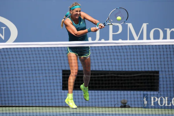 Duas vezes campeão do Grand Slam Victoria Azarenka da Bielorrússia em ação durante US Open 2015 segunda rodada — Fotografia de Stock