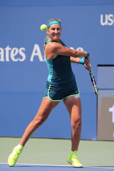 Dos veces campeona del Grand Slam Victoria Azarenka de Bielorrusia en acción durante el partido de la segunda ronda del Abierto de Estados Unidos 2015 — Foto de Stock