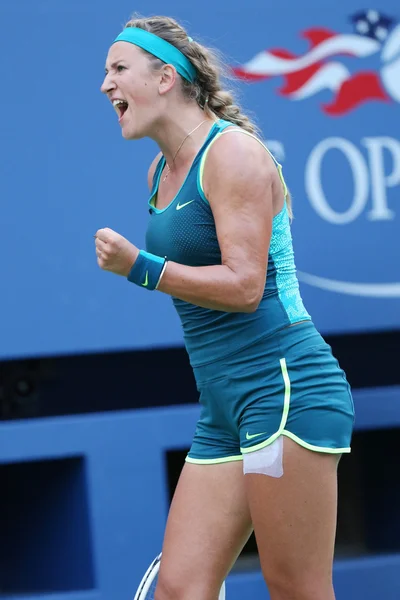 La dos veces campeona del Grand Slam Victoria Azarenka de Bielorrusia celebra la victoria después del partido de la tercera ronda del Abierto de Estados Unidos 2015 — Foto de Stock
