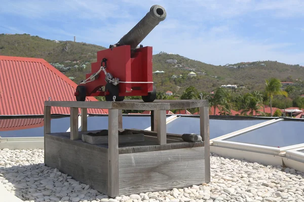 Vieux canon à Saint-Barth, Indes occidentales françaises — Photo