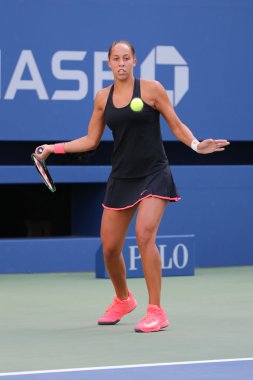 Profesyonel tenis oyuncusu Madison tuşları ABD eylem onun turda dört bize açık 2015 maç