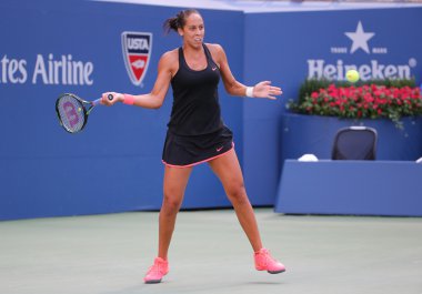 Profesyonel tenis oyuncusu Madison tuşları ABD eylem onun turda dört bize açık 2015 maç