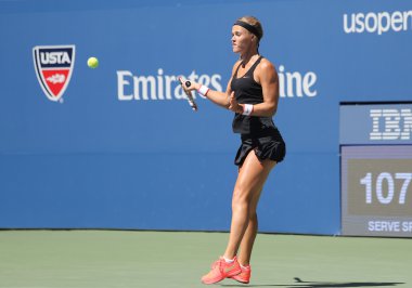 Profesyonel tenisçi Anna Karolina Schmiedlova Slovakya'nın onun turda başında üç bize açık 2015 maç