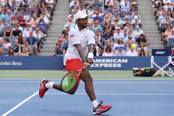 Professional tennis player Donald Young of United States in action during his round four match at US Open 2015 — Stock Photo, Image
