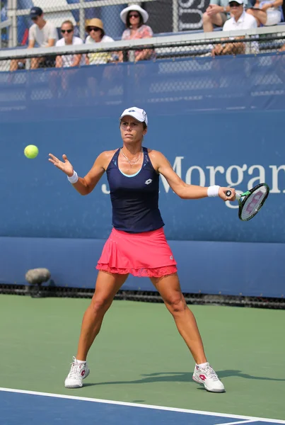 プロのテニス プレーヤー米国の Varvara Lepchenko 私たちオープン 2015年で第 2 ラウンドの試合中にアクションで — ストック写真