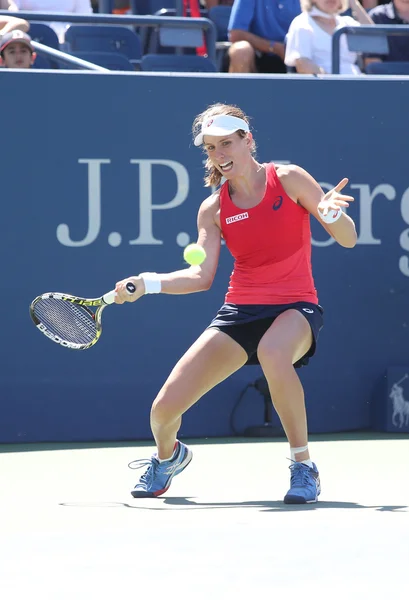 La joueuse de tennis professionnelle Johanna Konta de Grande-Bretagne en action lors de son troisième match US Open 2015 — Photo