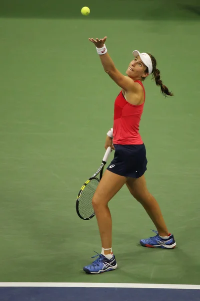 Tennispelaaja Johanna Konta Isosta-Britanniasta toiminnassa neljännellä kierroksellaan US Open 2015 — kuvapankkivalokuva