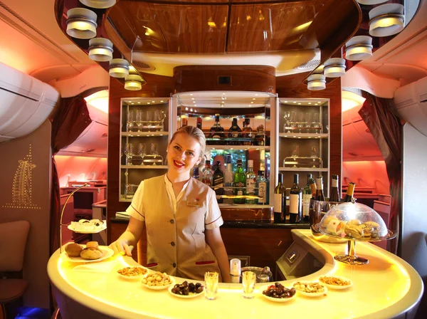 Emirates Airbus A380 in flight cocktail bar and lounge — Stock Photo, Image