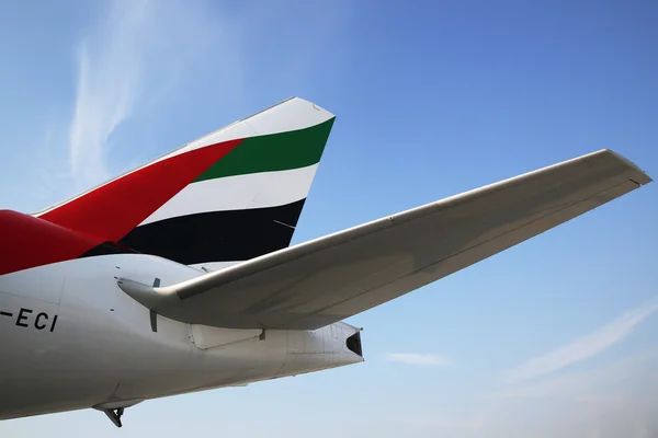 Emirates Airline tailfin at Dubai International  Airport — Stock Photo, Image