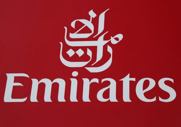 Logo de Emirates Airline en el avión Airbus A380 — Foto de Stock
