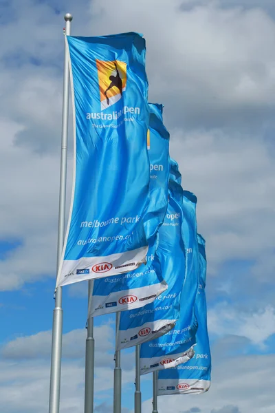 Banderas con logo Australian Open ondeando al viento —  Fotos de Stock