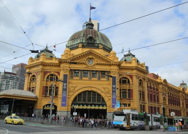 İkonik Flinders Street Tren İstasyonu Melbourne