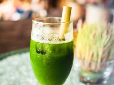 Nane yapraklı yeşil smoothie 