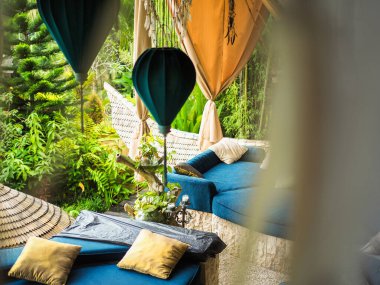 İçi rahat kanepe ve yastıklarla dolu, Ubud, Bali