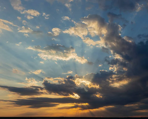 Avond Zonsondergang Een Panorama Majestueuze Stormwolken Tragische Sombere Lucht — Stockfoto
