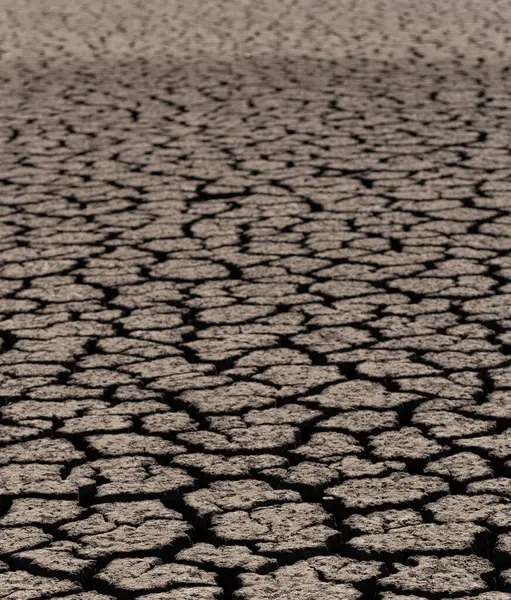 干ばつのために地球は割れた 地球上の水の世界的な不足 地球温暖化の概念 土地の乾燥した亀裂 — ストック写真