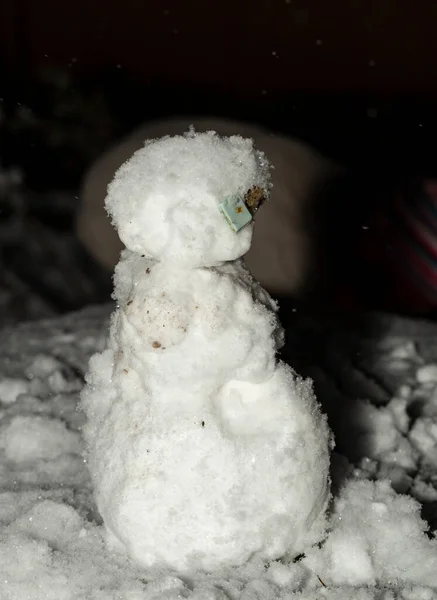 Snowman Een Antropomorfe Sneeuwsculptuur Winter Entertainment — Stockfoto
