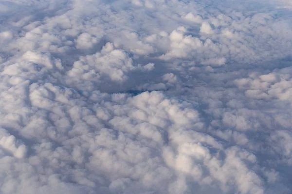 Stratosfeer Een Uitzicht Wolken Vanuit Een Vliegtuigraam Cumuliform Wolkenlandschap Aan — Stockfoto