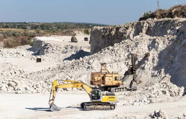 Excavadora Amarilla Excavadora Para Cavar Verter Suelo Trabajo Cantera — Foto de Stock