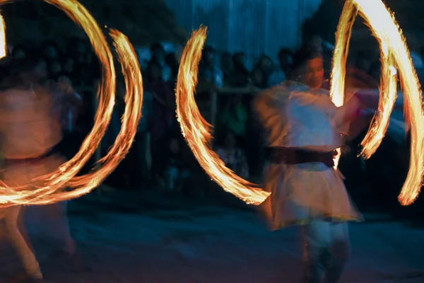 Feuerjongleur Performance Indien — Stockfoto