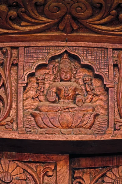 シュリ ダモダル川寺 Zambaulim インドの木製彫刻 — ストック写真