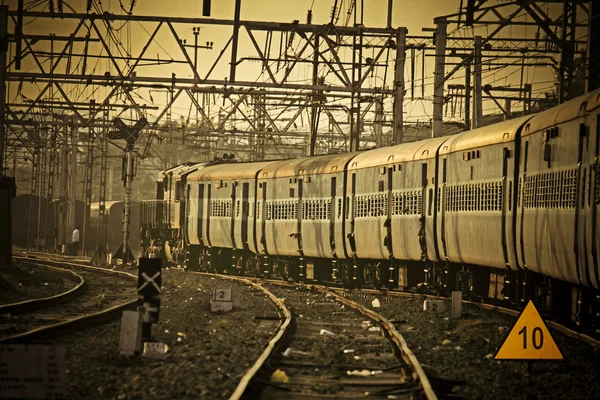 Train Chemin Fer Sur Voie Ferrée Pune Maharashtra Inde — Photo